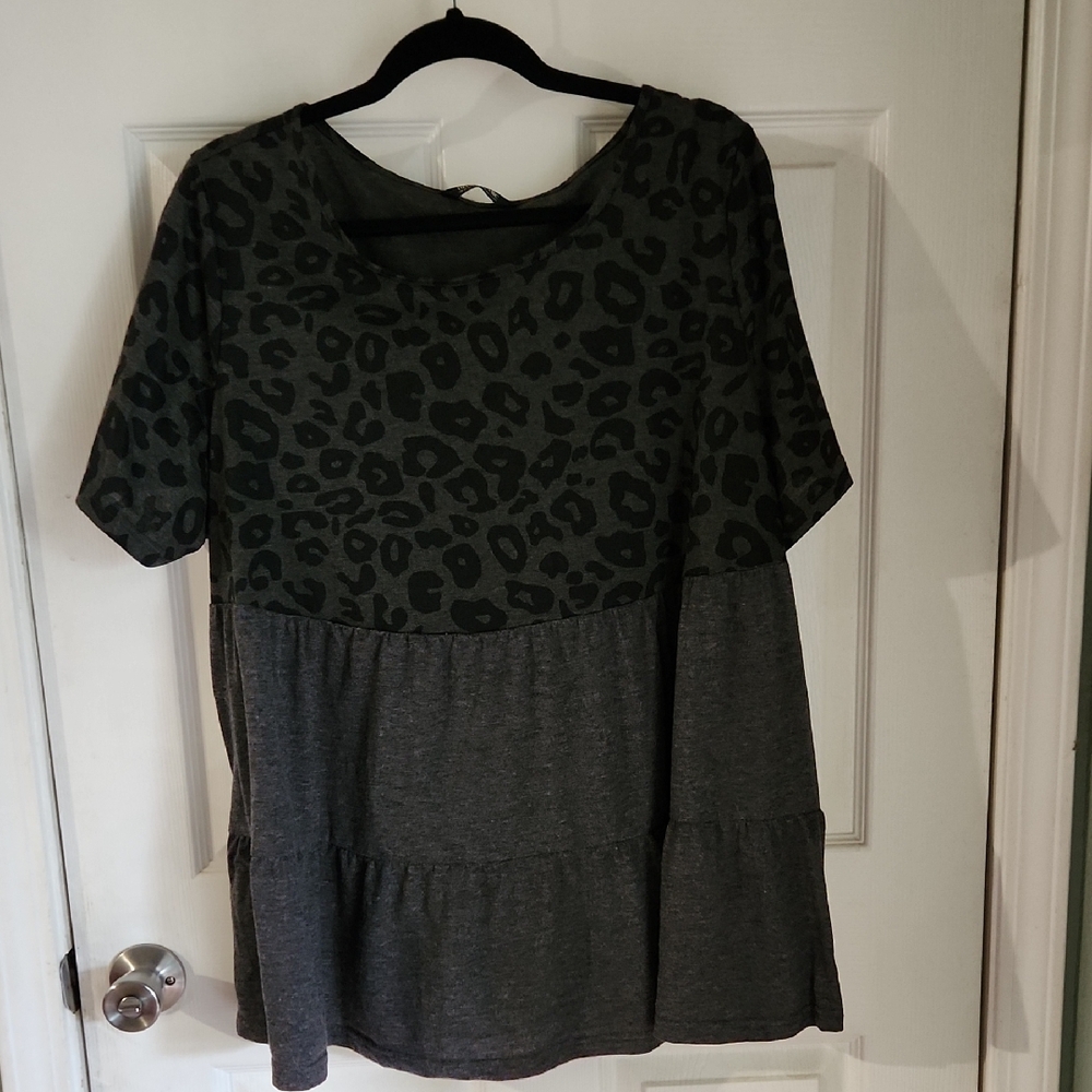 BloomChic Charcoal and Black Tunic